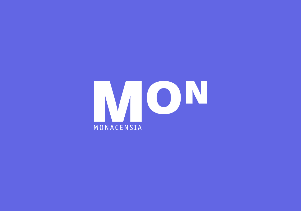 Logo der Monacensia, weiß auf violett.