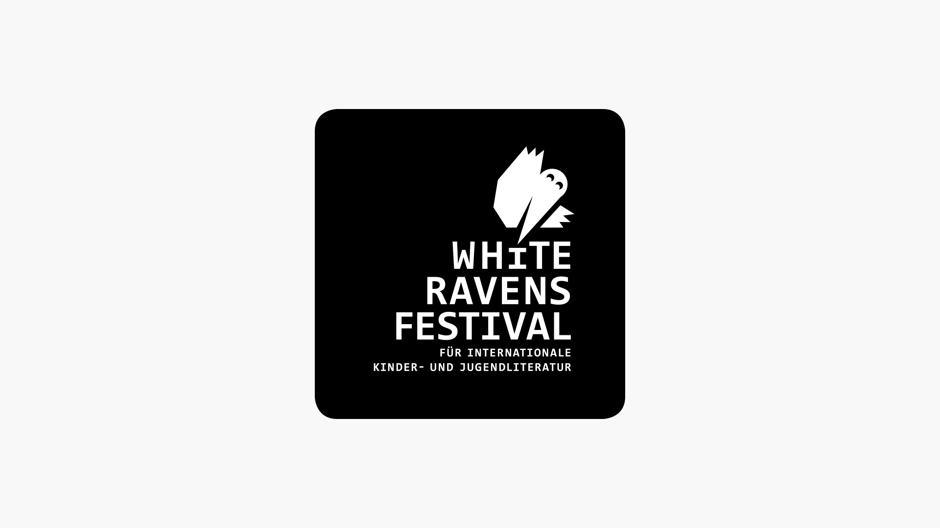 Logo des White Ravens Festival. Ein schwarzes Quadrat mit weißer Schrift und einem geometrisch gestalteten Raben.