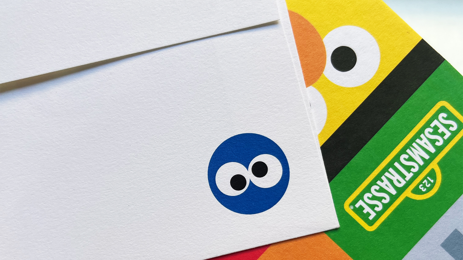 Nahaufnahme der Illustrationen und Muster auf Papier.