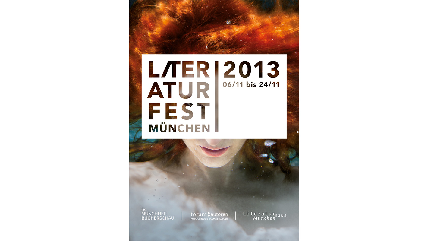 Plakat des Literaturfest 2013. Das Logo steht mittig über einem Foto einer Frau mit roten Haaren. Sie ist unter Wasser.