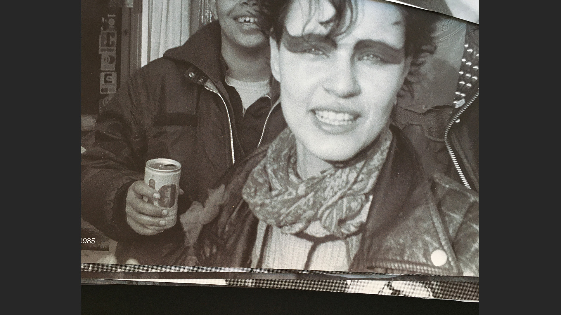 Fotografie einer Punkerin.