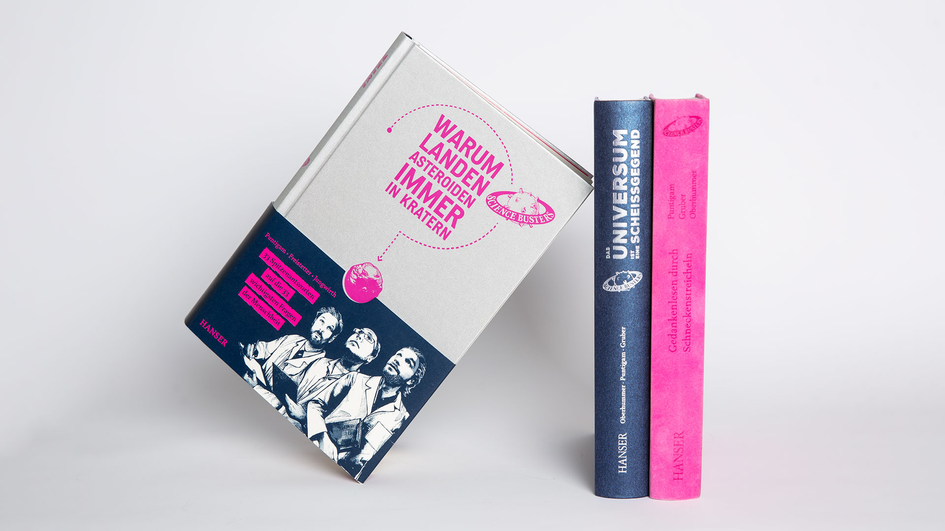 Fotografie von drei Büchern.