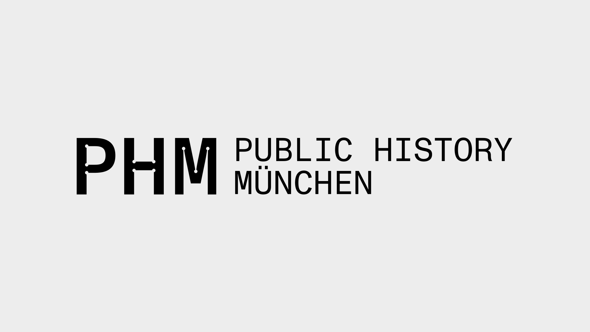 Abbildung der Wortmarke. Links steht die Abkürzung PHM mit Ink Traps versehen. Rechts ist der Name in Versalien ausgeschrieben.